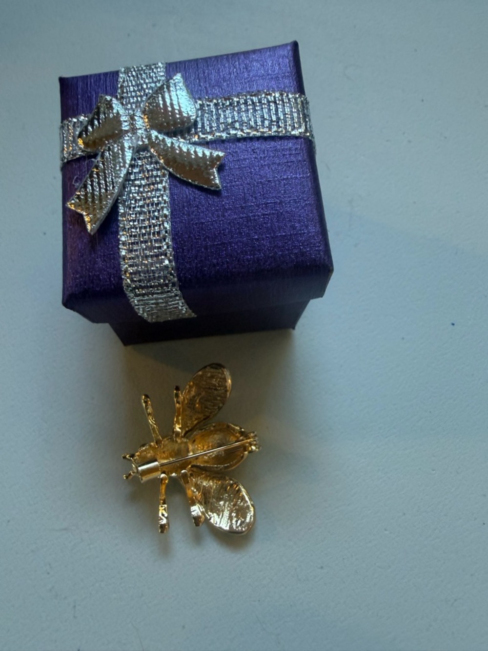 Bumblebee Brooch Pin - Picture 4 of 4